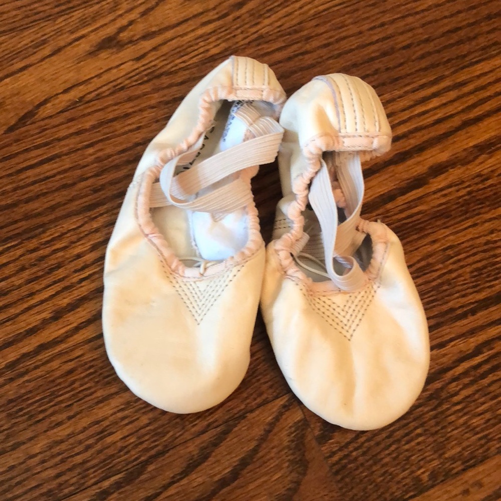Ballet shoes capezio excellent condition